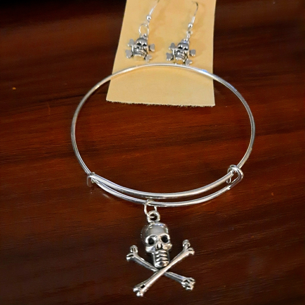 Skull and crossbones necklace and earrings set